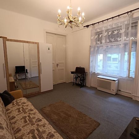Rom Apartman Budapest Esterno foto