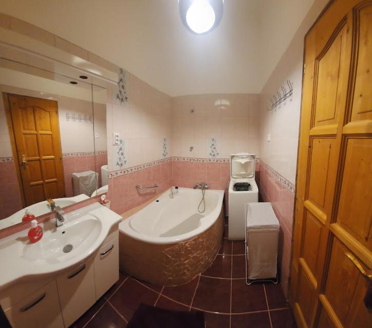 Rom Apartman Budapest Esterno foto